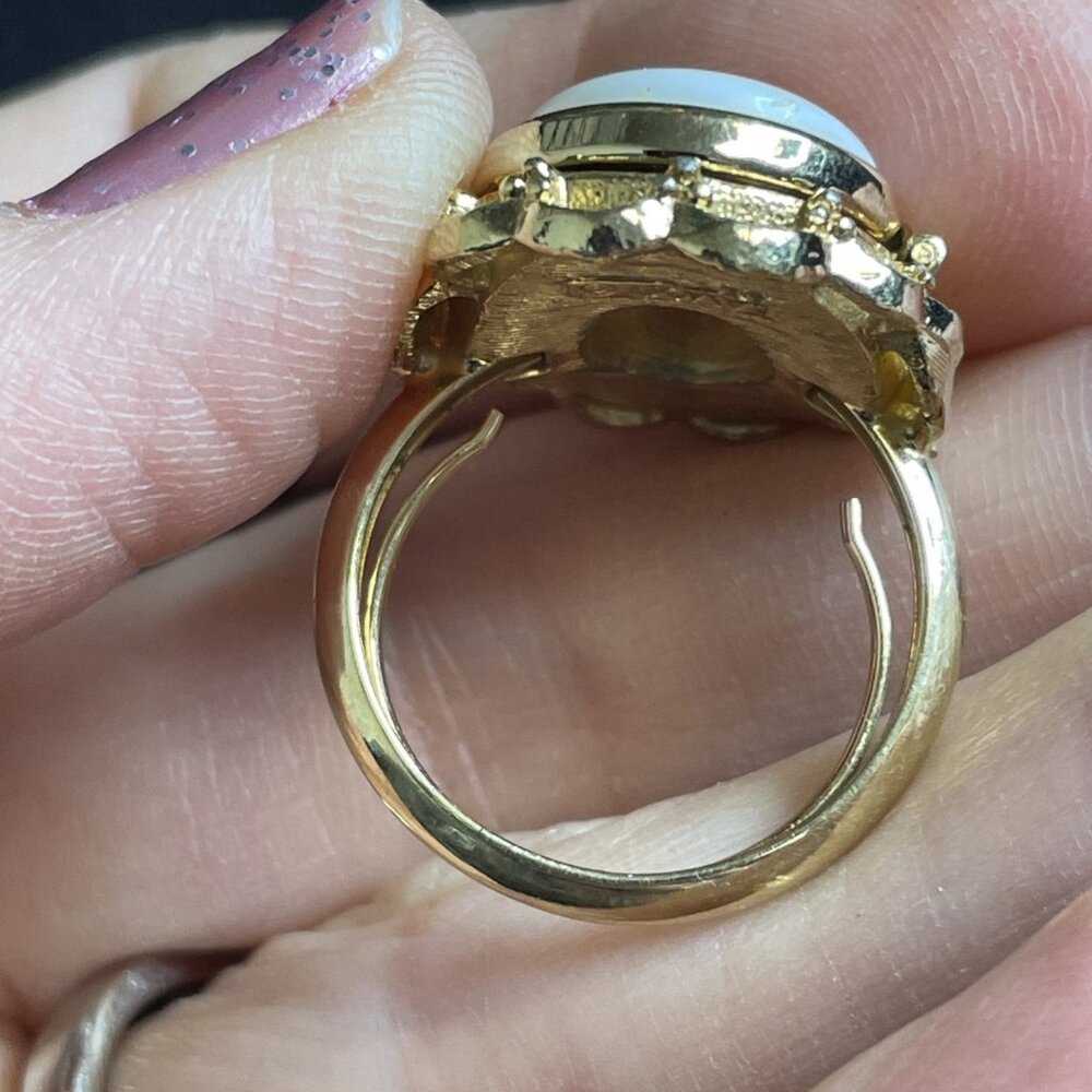 Vintage 1970s Signed Avon Floral Porcelain Locket Ring Gold-tone Sz 6.5 - 7.25 - Picture 5 of 10